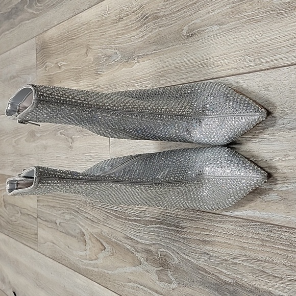 Steve Madden Size 7 Silver Embellished Vivy Heeled Bootie - Picture 2 of 9